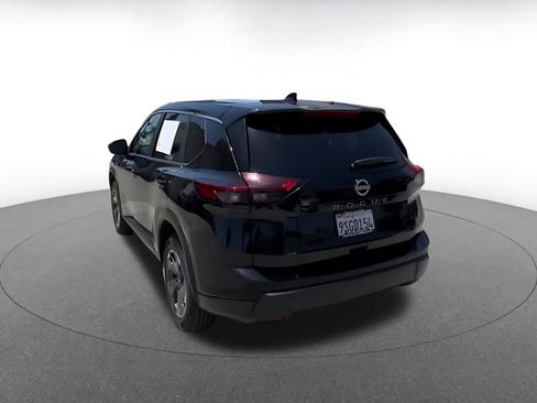 Used 2025 Nissan Rogue SV FWD image 11