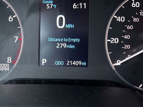 Used 2025 Toyota Corolla LE image 39