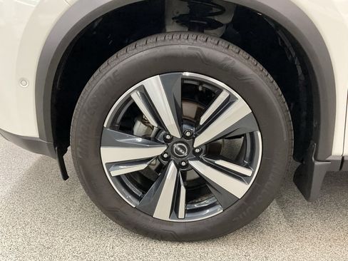 Used 2023 Nissan Rogue SL w/ SL Premium Package image 9