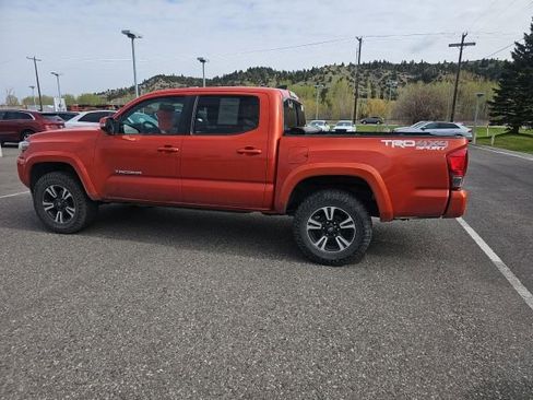 Used 2017 Toyota Tacoma TRD Sport w/ Tow Package (A/T) AWD/4WD image 6