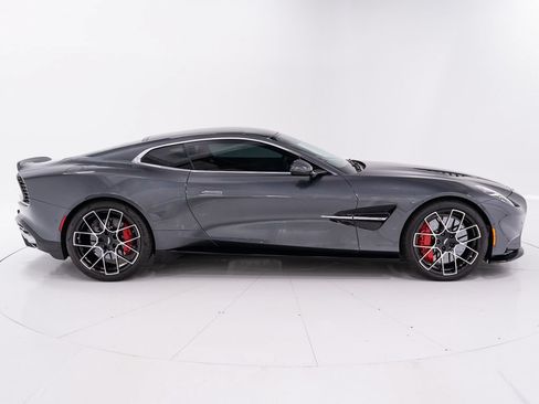 Used 2025 Aston Martin Vanquish RWD image 6