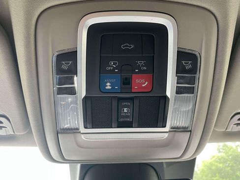 Used 2022 RAM 1500 Laramie AWD/4WD image 32