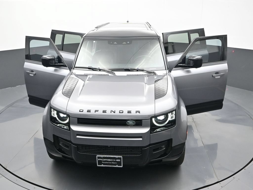 Used 2024 Land Rover Defender 130 X-Dynamic SE AWD/4WD image 28