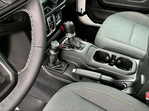 Used 2025 Jeep Wrangler Unlimited Sport AWD/4WD image 18
