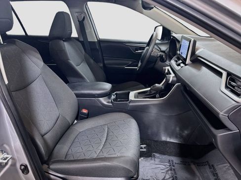 Used 2025 Toyota RAV4 XLE FWD image 25
