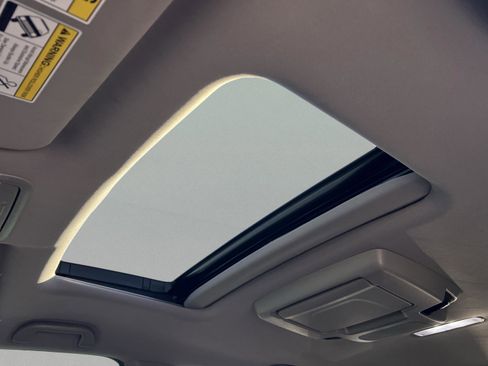 Used 2021 Honda Pilot Touring image 9