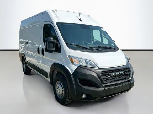 Used 2024 RAM ProMaster 2500 w/ Convenience Group FWD image 3