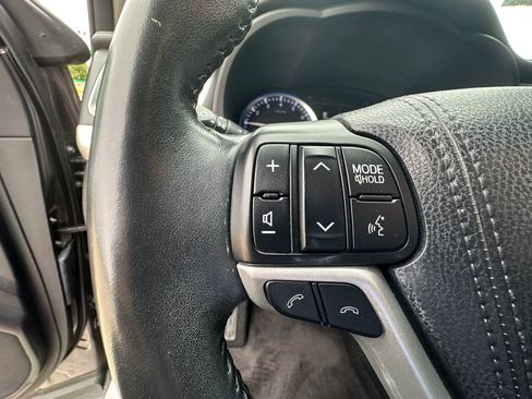 Used 2017 Toyota Highlander SE FWD image 33