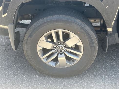 Used 2025 Nissan Frontier SV AWD/4WD image 10