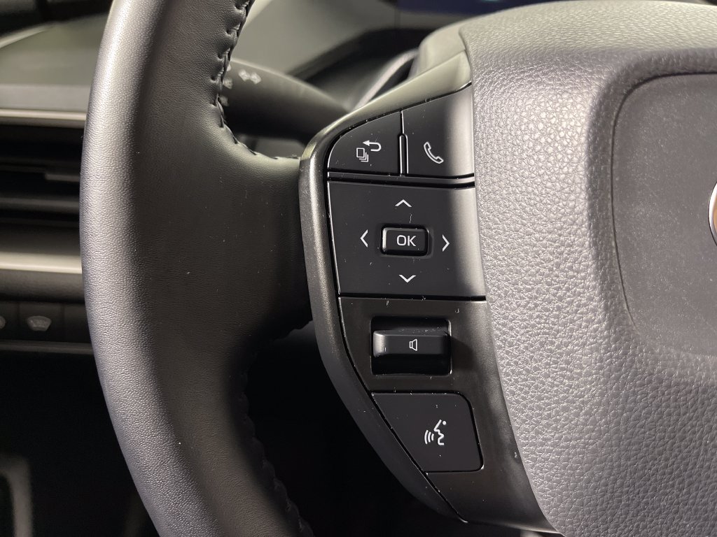 Certified 2024 Toyota Prius LE FWD image 26