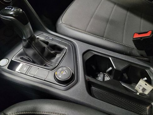 Used 2022 Volkswagen Taos SE image 26