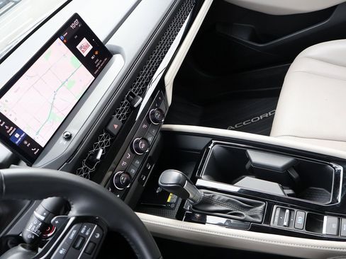 Certified 2023 Honda Accord Touring image 18