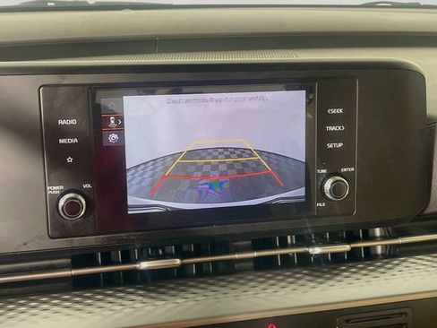 Used 2023 Kia Carnival LX FWD image 14