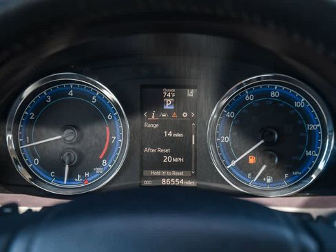 Used 2018 Toyota Corolla SE w/ Carpet Mat Package (TMS) FWD image 24