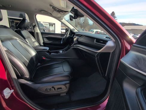 Used 2023 Jeep Grand Cherokee L Limited w/ Black Appearance Package image 29