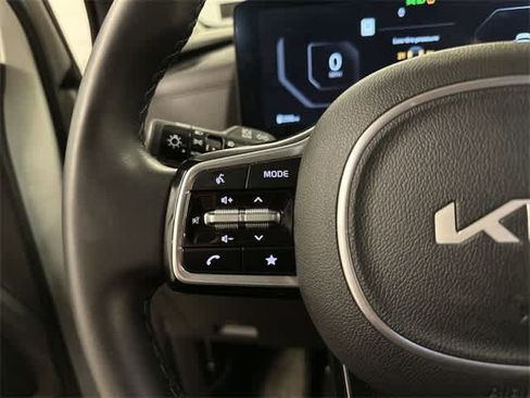 Used 2025 Kia Carnival SX image 9