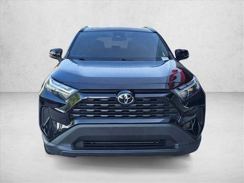 Used 2022 Toyota RAV4 XLE w/ Convenience Package AWD/4WD image 2