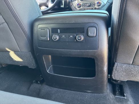 Used 2018 GMC Yukon SLE w/ SLE Value Package image 22