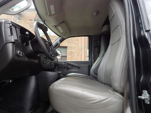 Used 2019 GMC Savana 2500 image 12