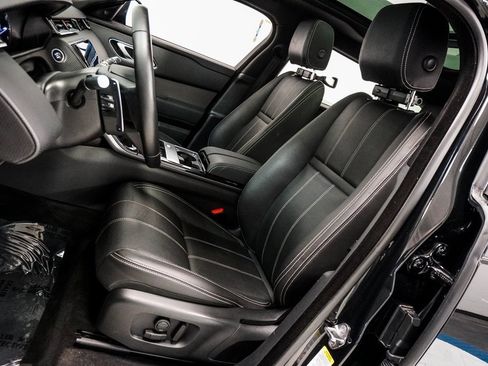 Used 2022 Land Rover Range Rover Velar S image 6