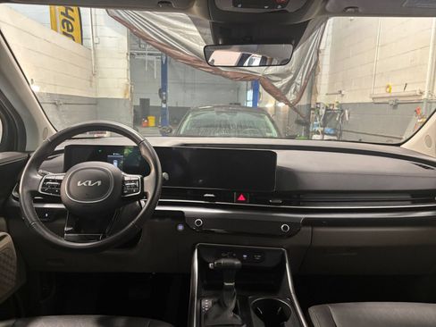 Used 2026 Kia Carnival FWD image 31
