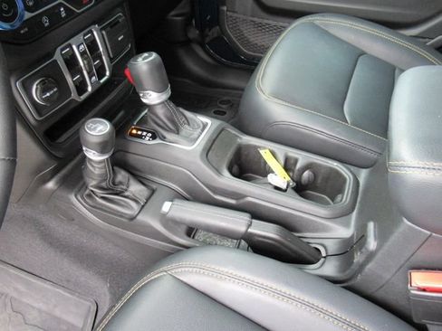 Certified 2025 Jeep Wrangler Unlimited Sahara w/ Safety Group AWD/4WD image 19