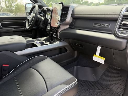 New 2026 RAM 2500 Laramie AWD/4WD image 31