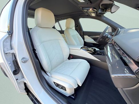 New 2027 BMW 550e xDrive AWD/4WD image 23