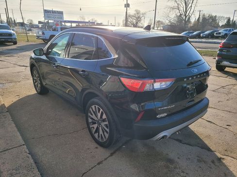 Used 2021 Ford Escape Titanium image 11