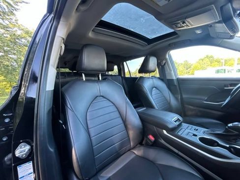 Used 2022 Toyota Highlander XLE AWD/4WD image 27