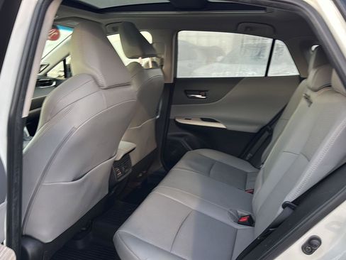 Used 2021 Toyota Venza Limited image 9