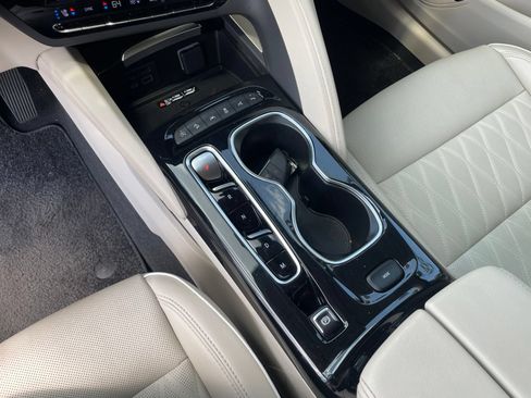 Used 2023 Buick Envision Avenir AWD/4WD image 23