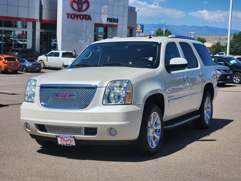 Used 2014 GMC Yukon Denali AWD/4WD image 4