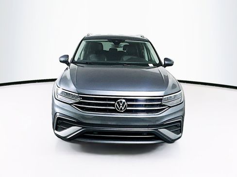 Used 2024 Volkswagen Tiguan SE image 2