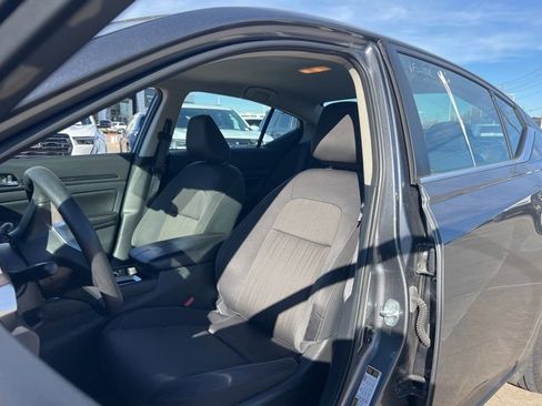 Used 2024 Nissan Altima 2.5 SV image 5