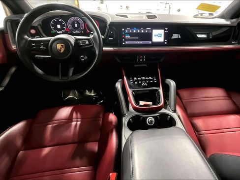 Used 2024 Porsche Cayenne AWD/4WD image 15