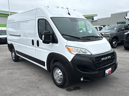 Used 2025 RAM ProMaster 2500 w/ Convenience Group FWD image 3