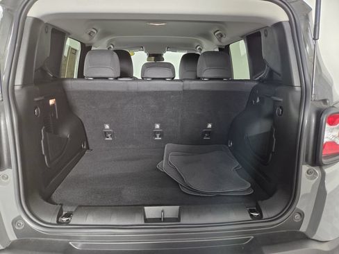 Used 2021 Jeep Renegade Latitude FWD image 26