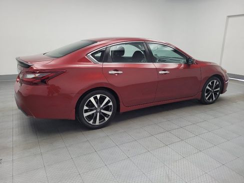 Used 2017 Nissan Altima 2.5 SR w/ Interior Lighting Package FWD image 10