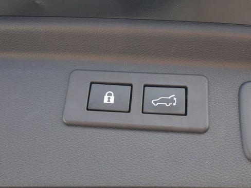 Used 2024 Subaru Forester Premium image 18