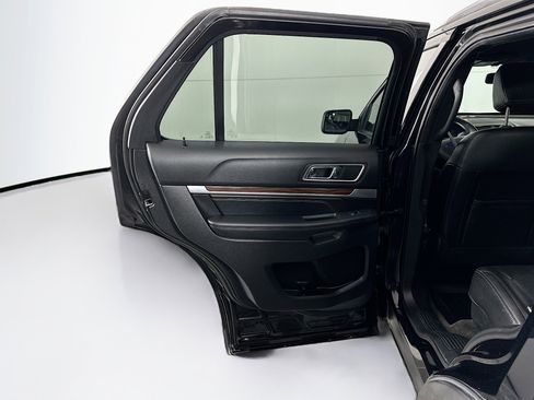 Used 2018 Ford Explorer Limited image 26