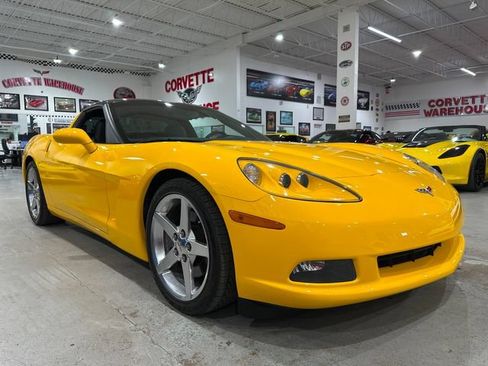 Used 2005 Chevrolet Corvette Coupe w/ Preferred Equipment Group RWD image 5
