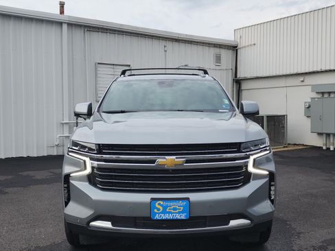 Used 2024 Chevrolet Suburban LT w/ Luxury Package AWD/4WD image 8