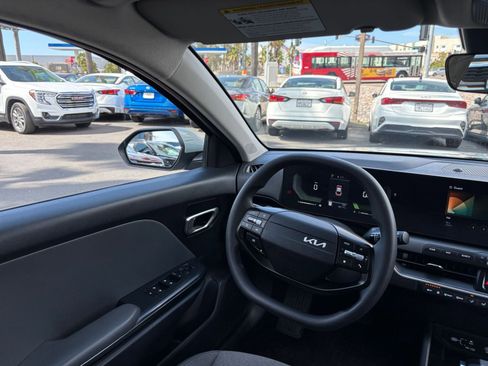 Used 2025 Kia K4 FWD image 33
