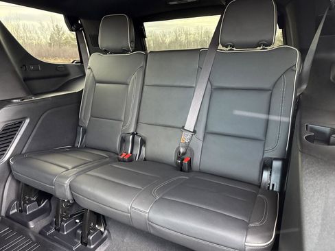 Used 2025 GMC Yukon Elevation w/ Elevation Premium Package image 12