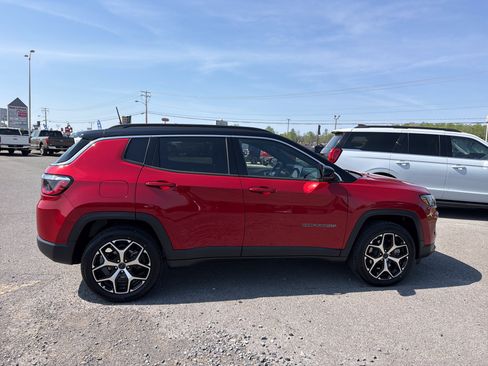 Used 2025 Jeep Compass Limited AWD/4WD image 5