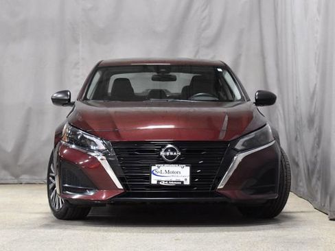 Used 2024 Nissan Altima 2.5 SV image 4