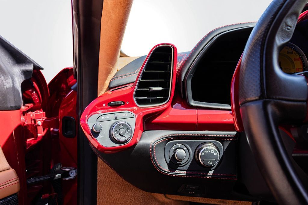 Used 2013 Ferrari 458 Italia Coupe RWD image 39