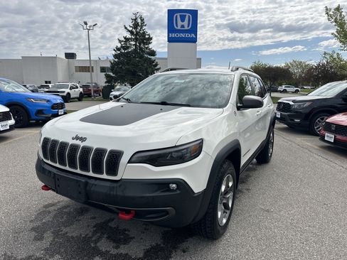 Used 2019 Jeep Cherokee Trailhawk w/ Comfort/Convenience Group AWD/4WD image 1