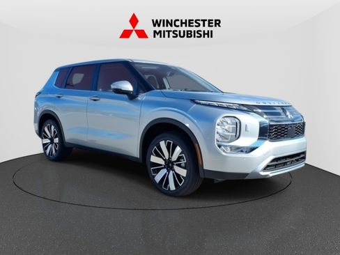 New 2025 Mitsubishi Outlander SE image 3
